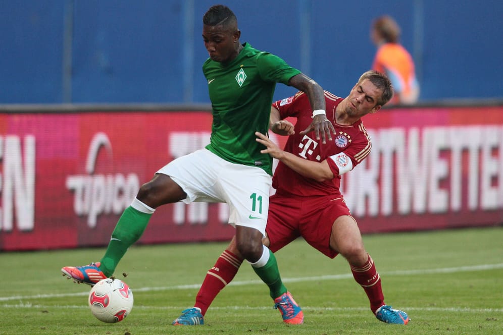 Eljero Elia (links) im Duell mit Philipp Lahm von Bayern München: Für Werder Bremen und den HSV spielte Elia fast 120 Mal in der Bundesliga.