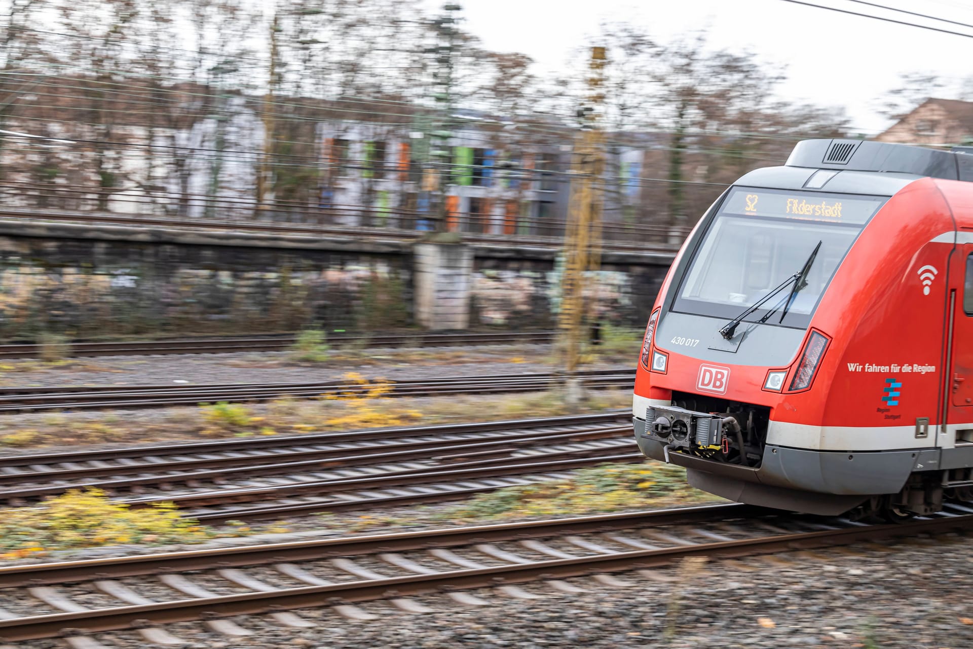 Die S2 auf ihrem Weg durch Stuttgart (Symbolbild): Einem S-Bahn-Fahrer ist kürzlich der Kragen geplatzt, das Video ging viral.