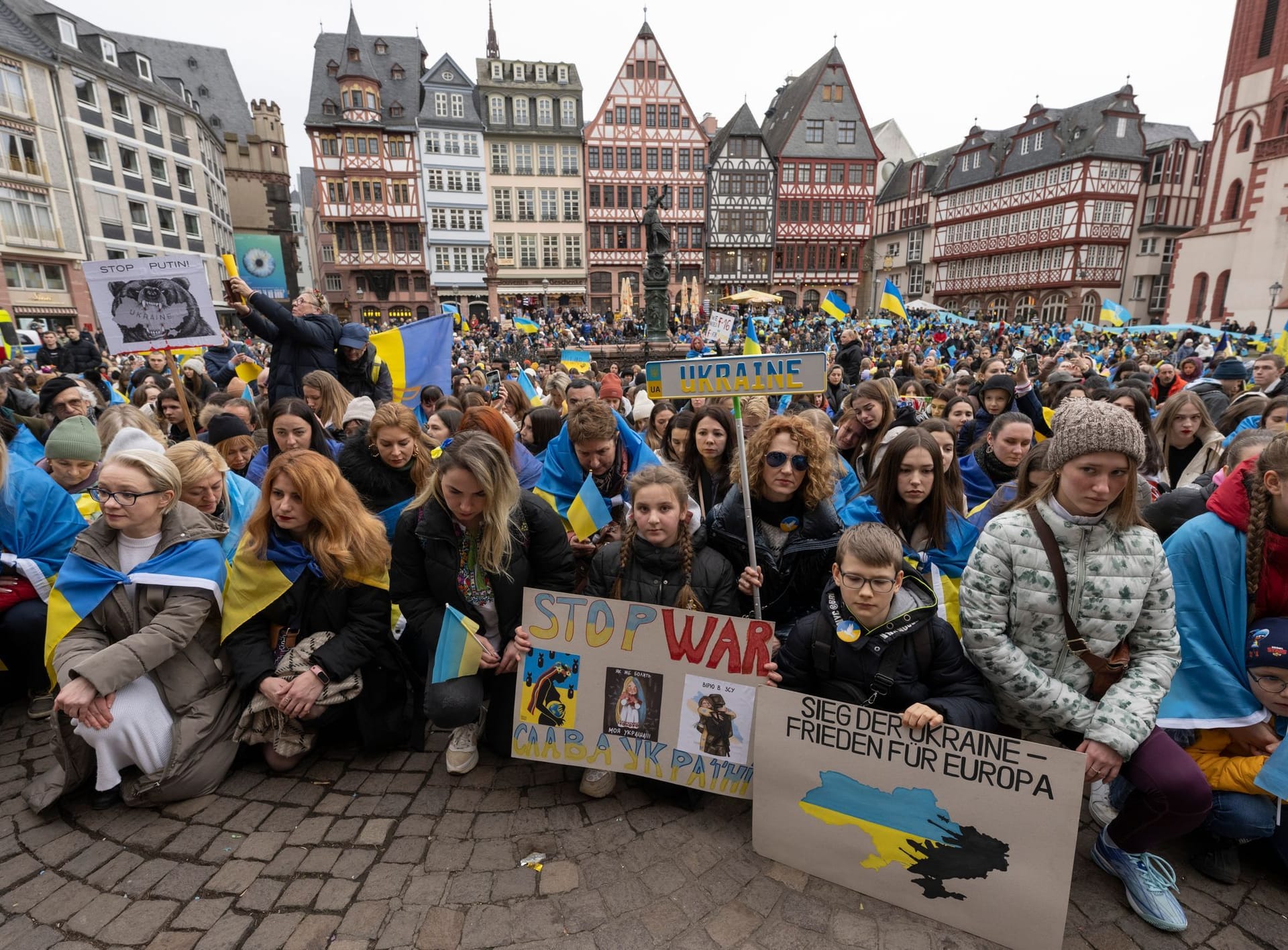 Jahrestag Kriegsbeginn Ukraine - Kundgebung in Frankfurt/Main