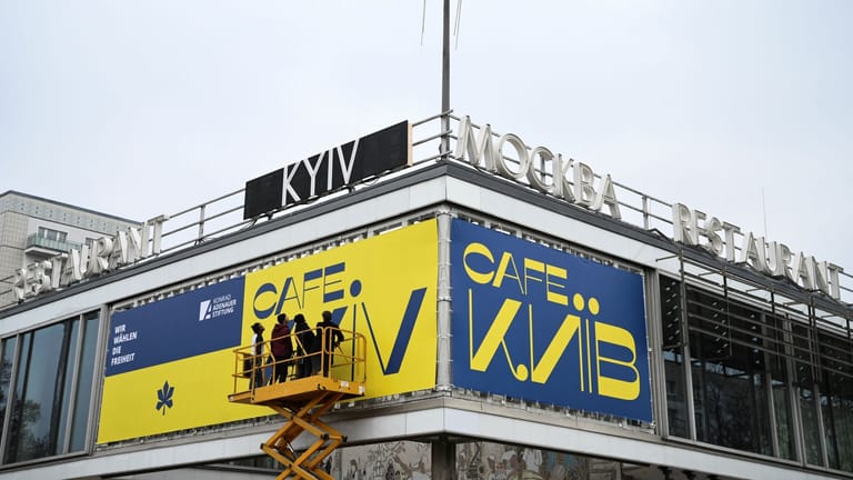 Art project temporary renames the "Cafe Moskau" to "Cafe Kyiv" in Berlin