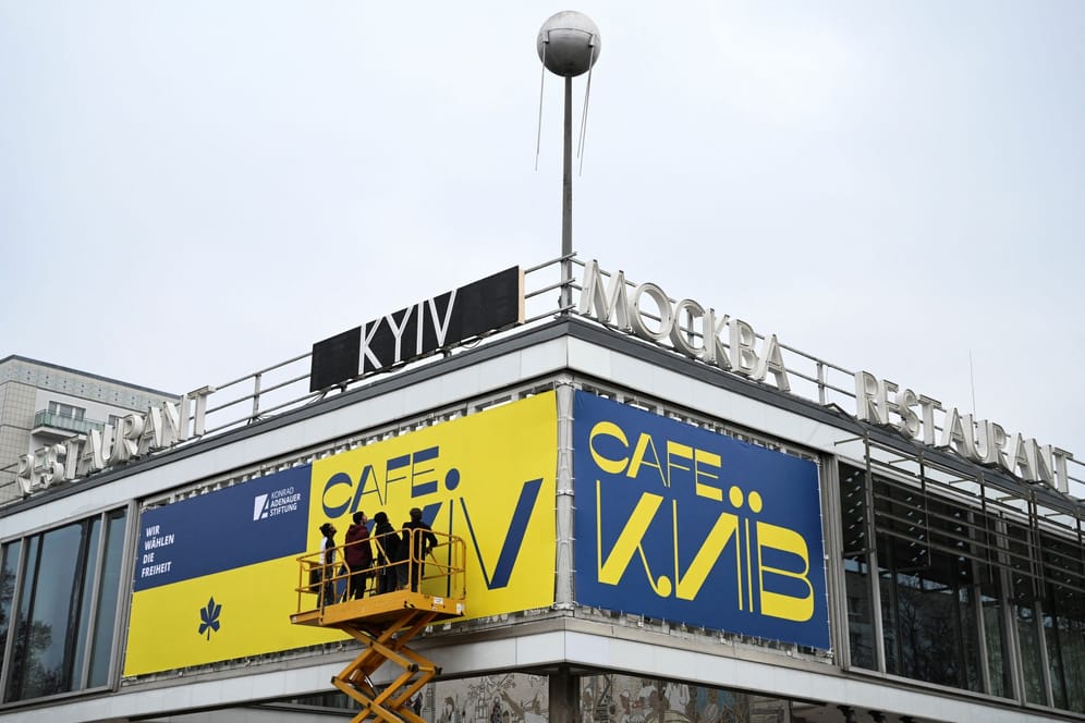 Art project temporary renames the "Cafe Moskau" to "Cafe Kyiv" in Berlin