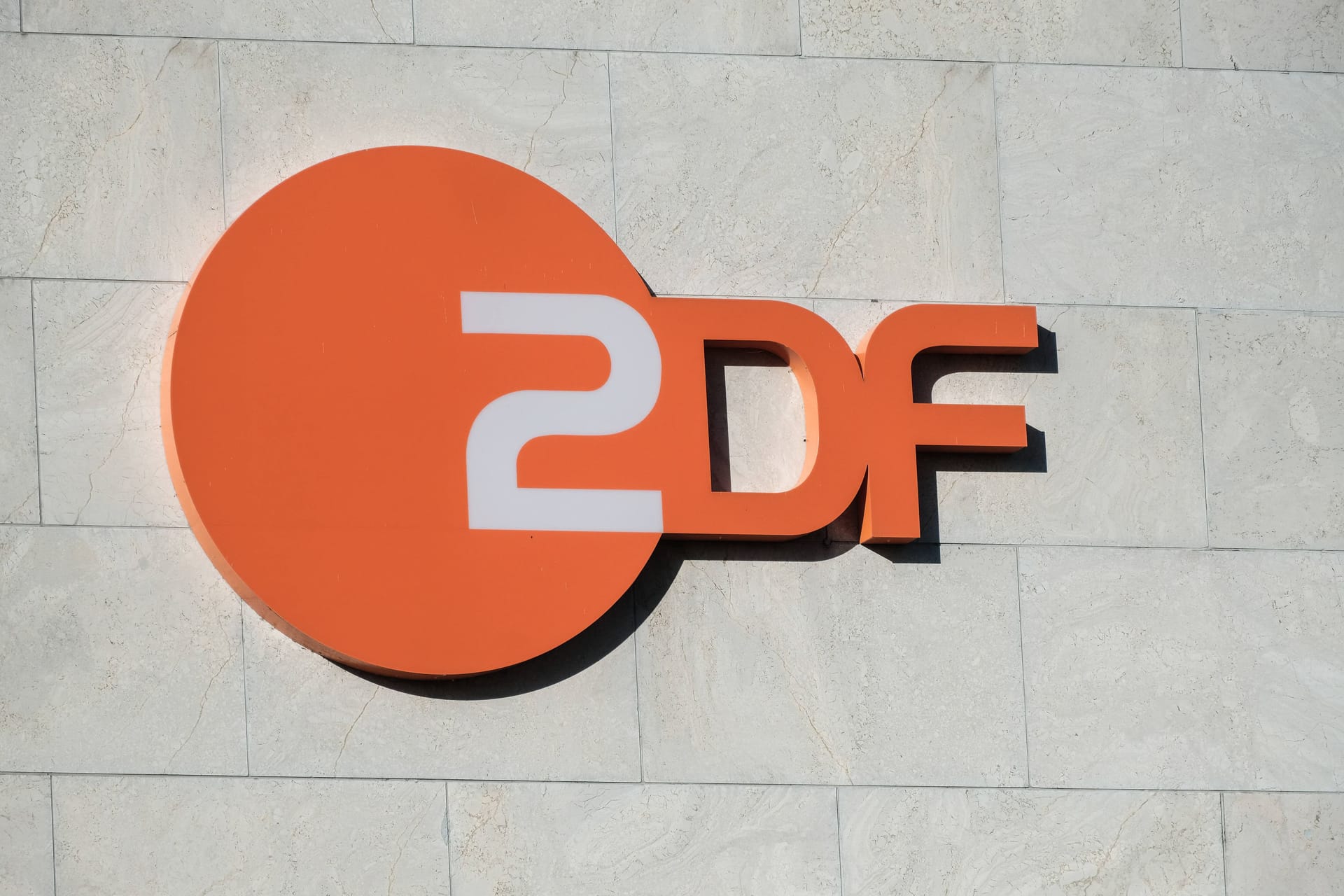 Das ZDF-Logo: Twitter hat den Account einer Sendung kurzzeitig gesperrt.