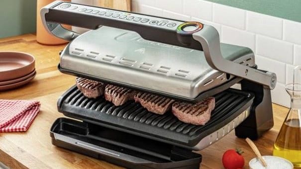 Nur heute im Angebot: Der OptGrill+ XL von Tefal überzeugt mit drei neuen Kochprogrammen und einer großen Grillfläche.