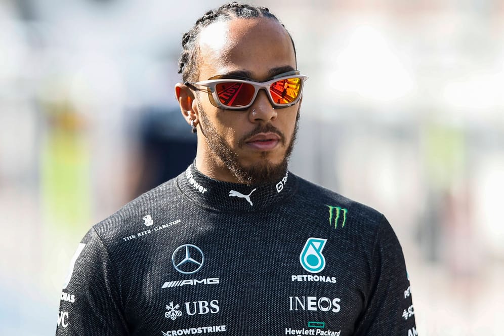 Lewis Hamilton am Rande der Tests in Bahrain: Er kritisiert den Mercedes-Entwickler.