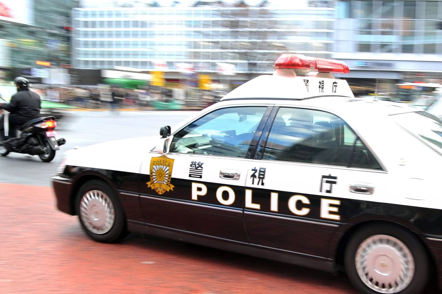 Polizeiauto in Japan (Symbolbild): Das Metropolitan Police Department in Tokio verhaftete einen Mann wegen des Verdachts auf versuchten gewaltsamen Geschlechtsverkehr.