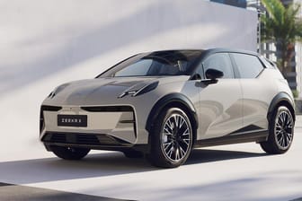SUV aus China: Mit dem X zeigt Zeekr erste Bilder eines Kompaktmodells, das auch nach Deutschland kommen soll.