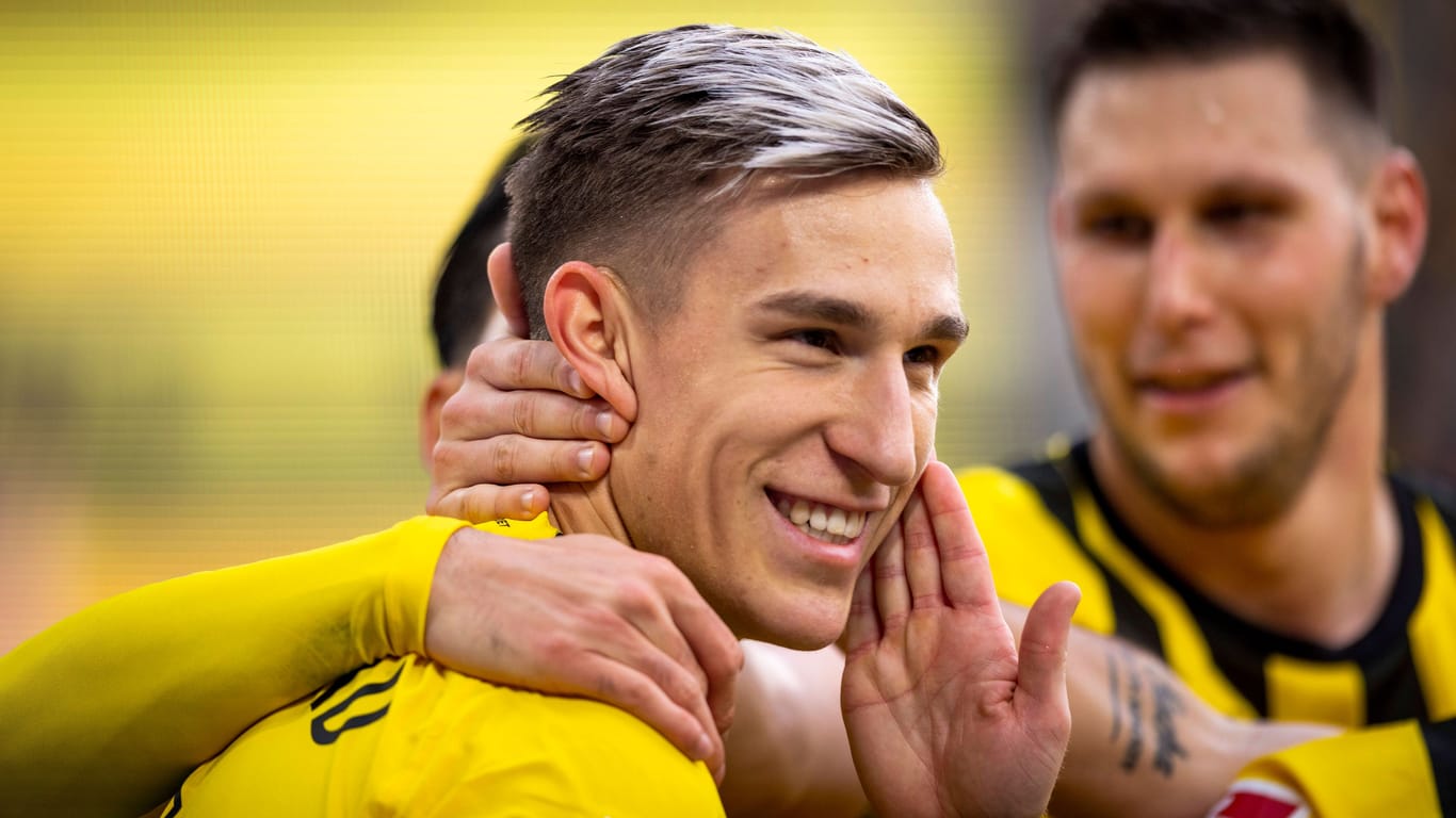 Der Dortmunder Nico Schlotterbeck lässt sich feiern: Er erzielte das 1:0 gegen seinen Ex-Klub Freiburg.