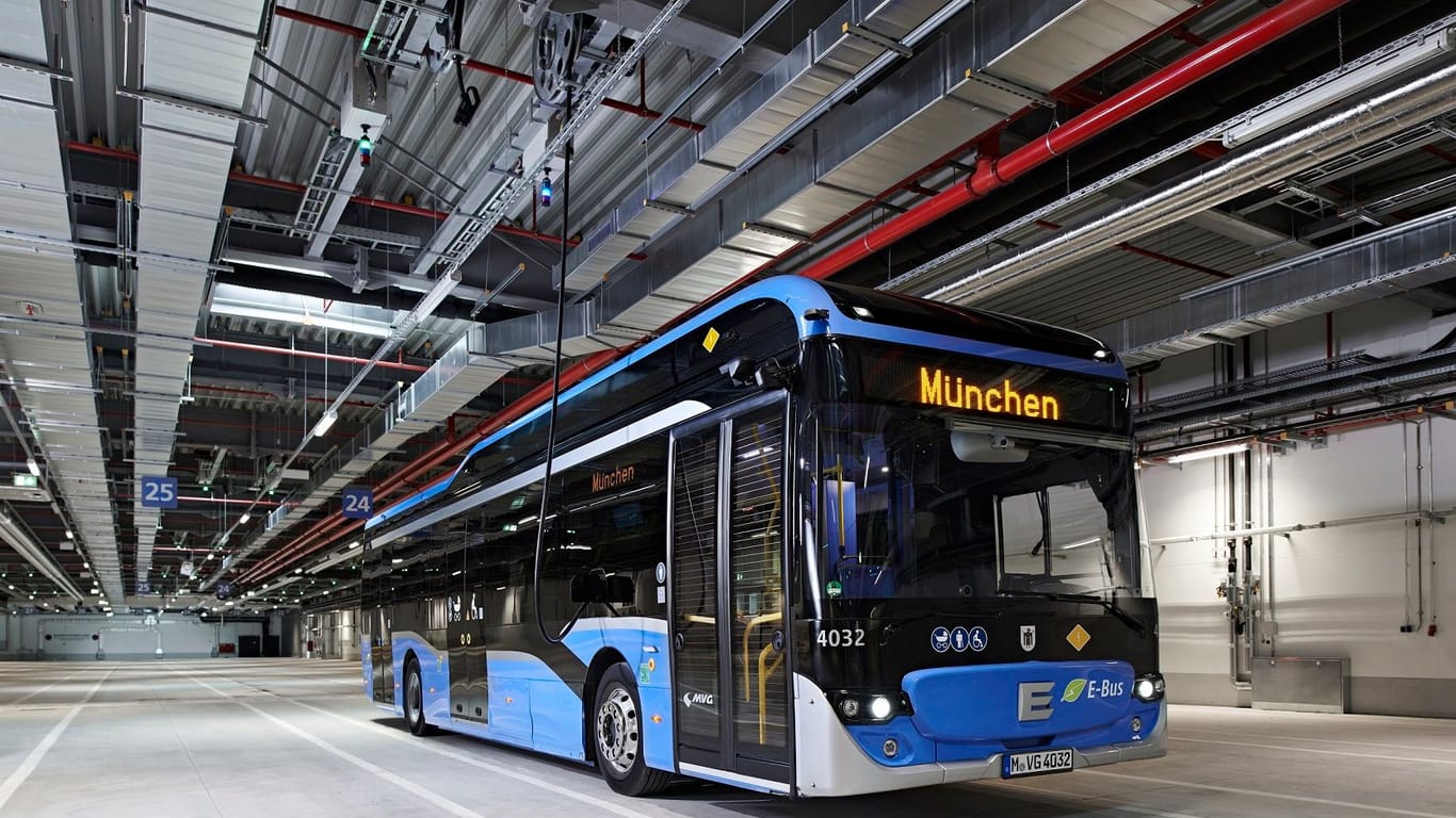 Einfach einsteigen, sich vorstellen und losfahren: Das können Bus-Interessierte am 1. März in München.