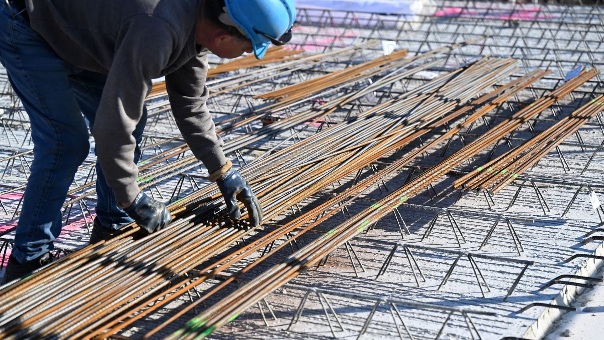 Eine Baustelle in Stuttgart (Archiv): Die Baukonjunktur dürfte angesichts gestiegener Zins- und Materialkosten weiter abkühlen. Eine Baustelle in Stuttgart (Archiv): Die Baukonjunktur dürfte angesichts gestiegener Zins- und Materialkosten weiter abkühlen.