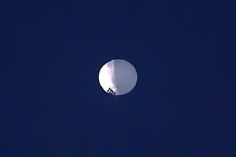 Ein Höhenballon schwebt über Billings im Bundesstaat Montana. Das US-Militär hat einen chinesischen Spionageballon über dem Norden der USA gesichtet.