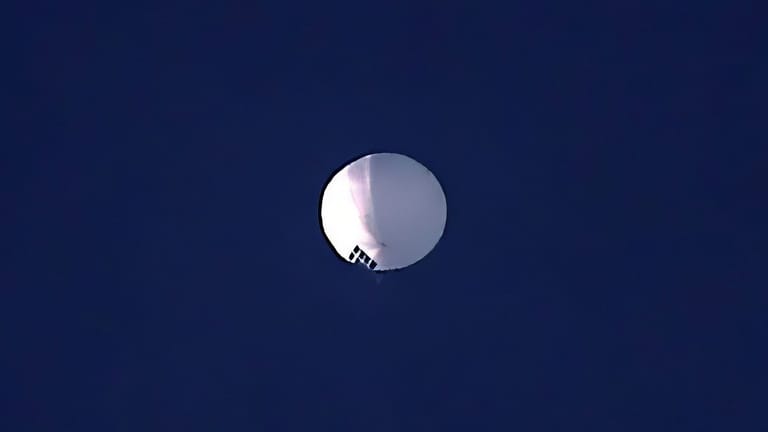 Ein Höhenballon schwebt über Billings im Bundesstaat Montana. Das US-Militär hat einen chinesischen Spionageballon über dem Norden der USA gesichtet.