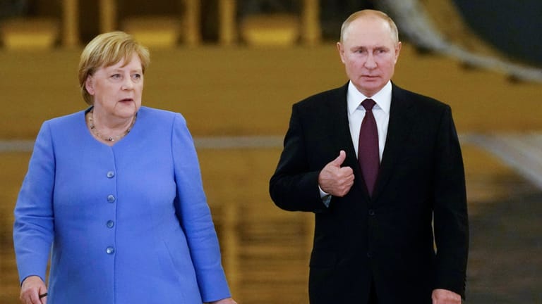 Angela Merkel und Wladimir Putin (Archivbild): Deutschland begab sich in eine tiefe Abhängigkeit von Russland.