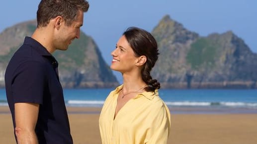 Leni Adams und Jan-Martin Müller in "Rosamunde Pilcher: Liebe und andere Schätze"