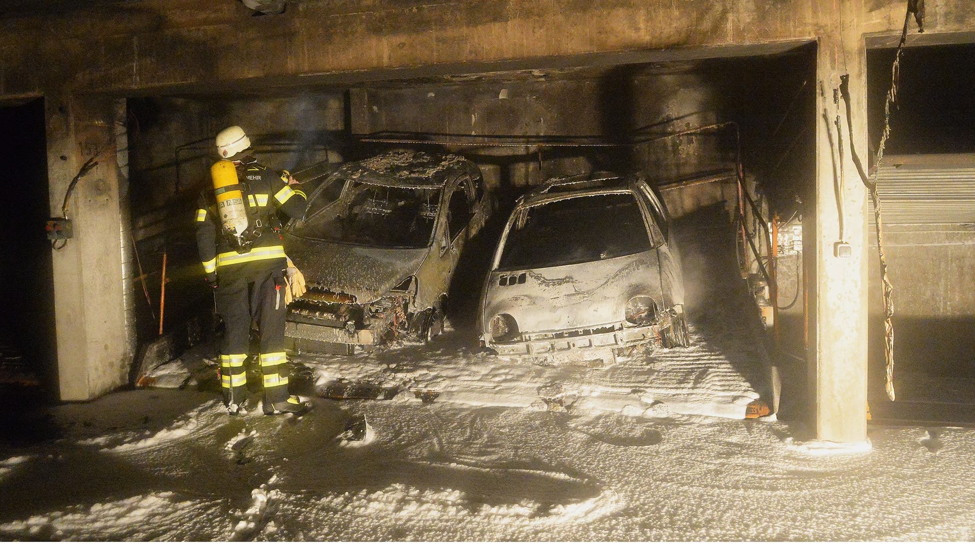 Feuer in einer Tiefgarage (Symbolbild): Mehrere Autos haben gebrannt.