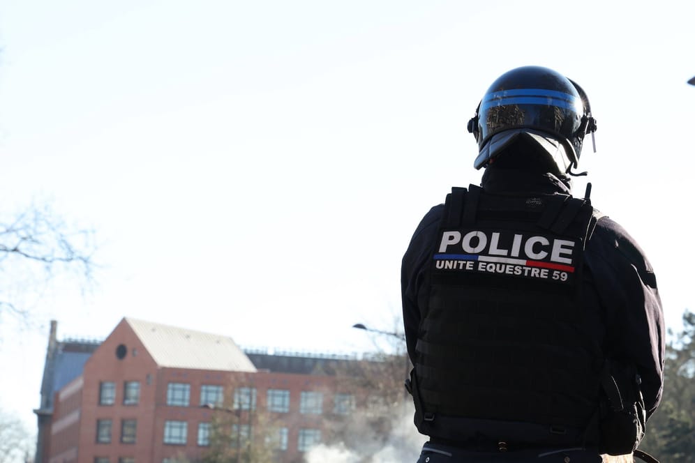 Polizei in Frankreich (Archivbild): Beamte kamen ein ungewöhnliches Beweismittel.