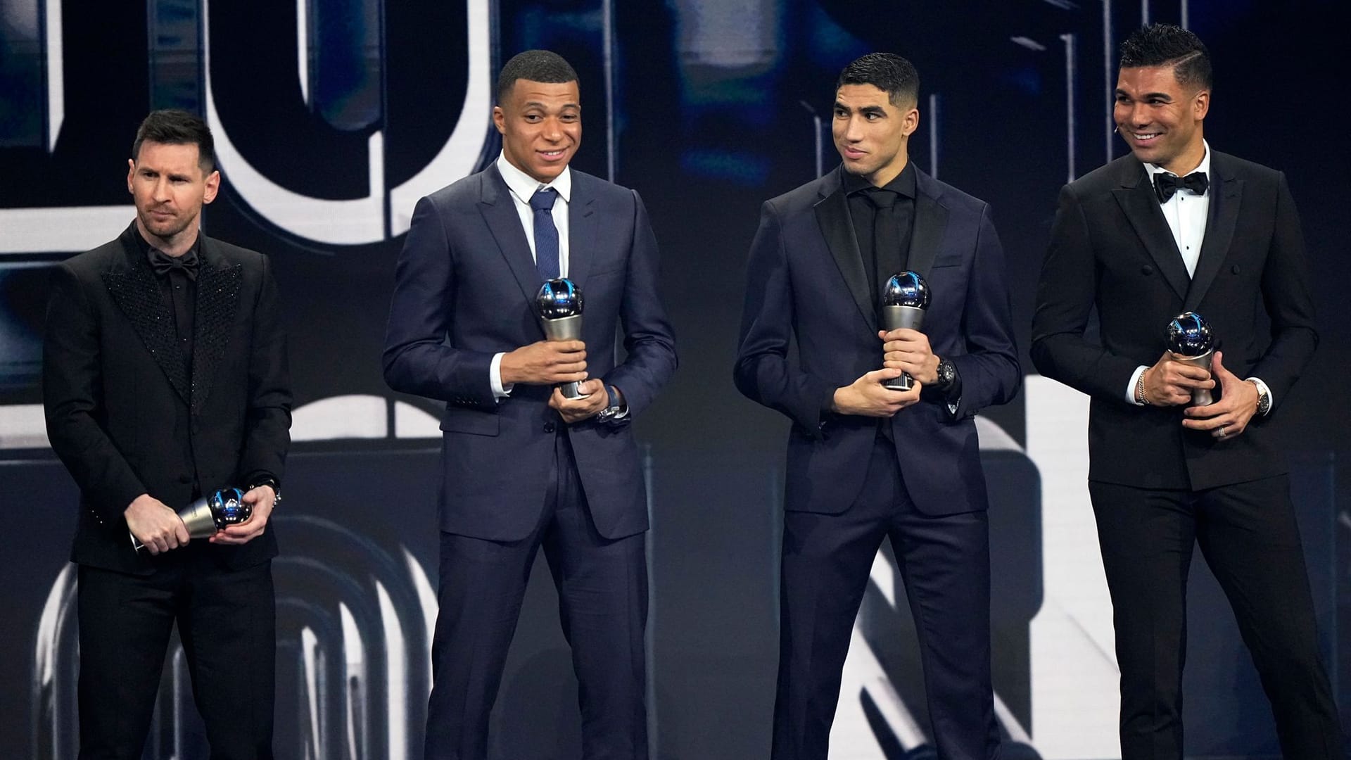 Lionel Messi (l-r), Kylian Mbappe, Achraf Hakimi, und Casemiro: Messi war auch bei den DFB-Vertretern ein Favorit auf den Titel des Weltfußballers des Jahres.