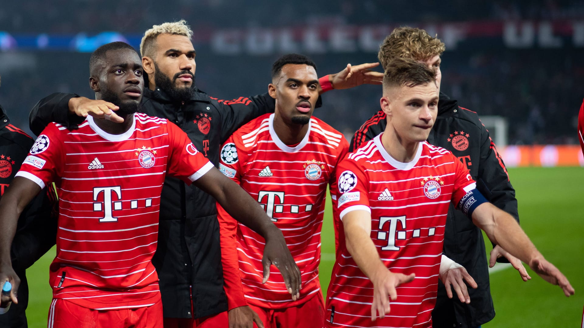 Jubel beim FC Bayern: Nach dem Sieg freuten sich unter anderem Dayot Upamecano, Eric Maxim Choupo-Moting, Ryan Gravenberch und Joshua Kimmich (v.l.n.r.).