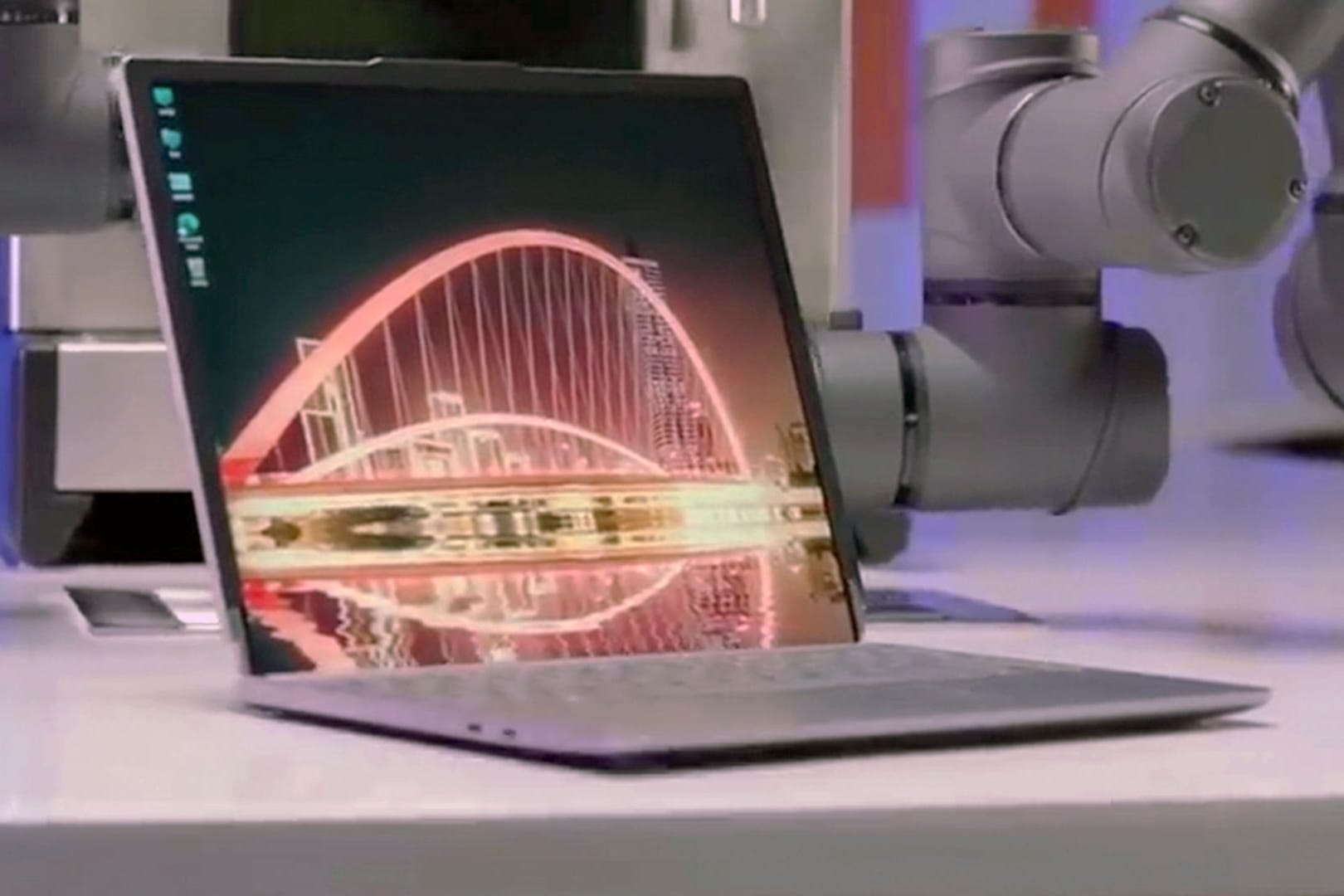 Lenovo stellt auf der "Mobile World Congress" einen ausrollbaren Laptop vor