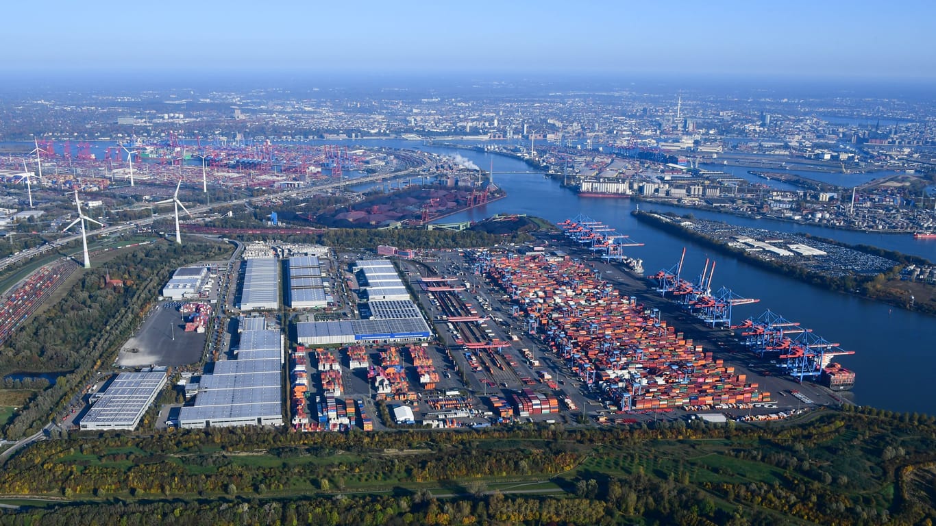 Eine Luftaufnahme des Hamburger Hafens.