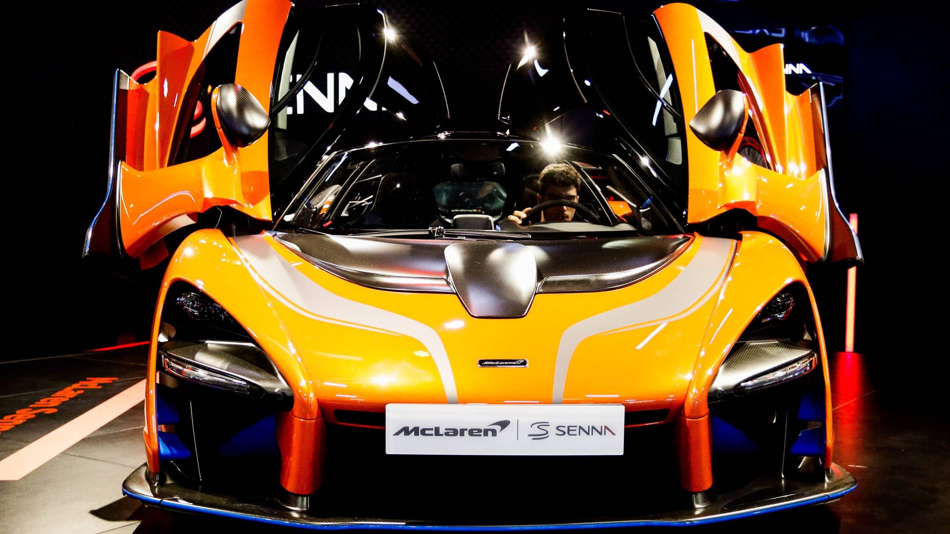 McLaren Senna auf einer Motorshow (Archivfoto): 75 Stück der Nobelkarossen könnte sich der Millionen-Gewinner leisten.