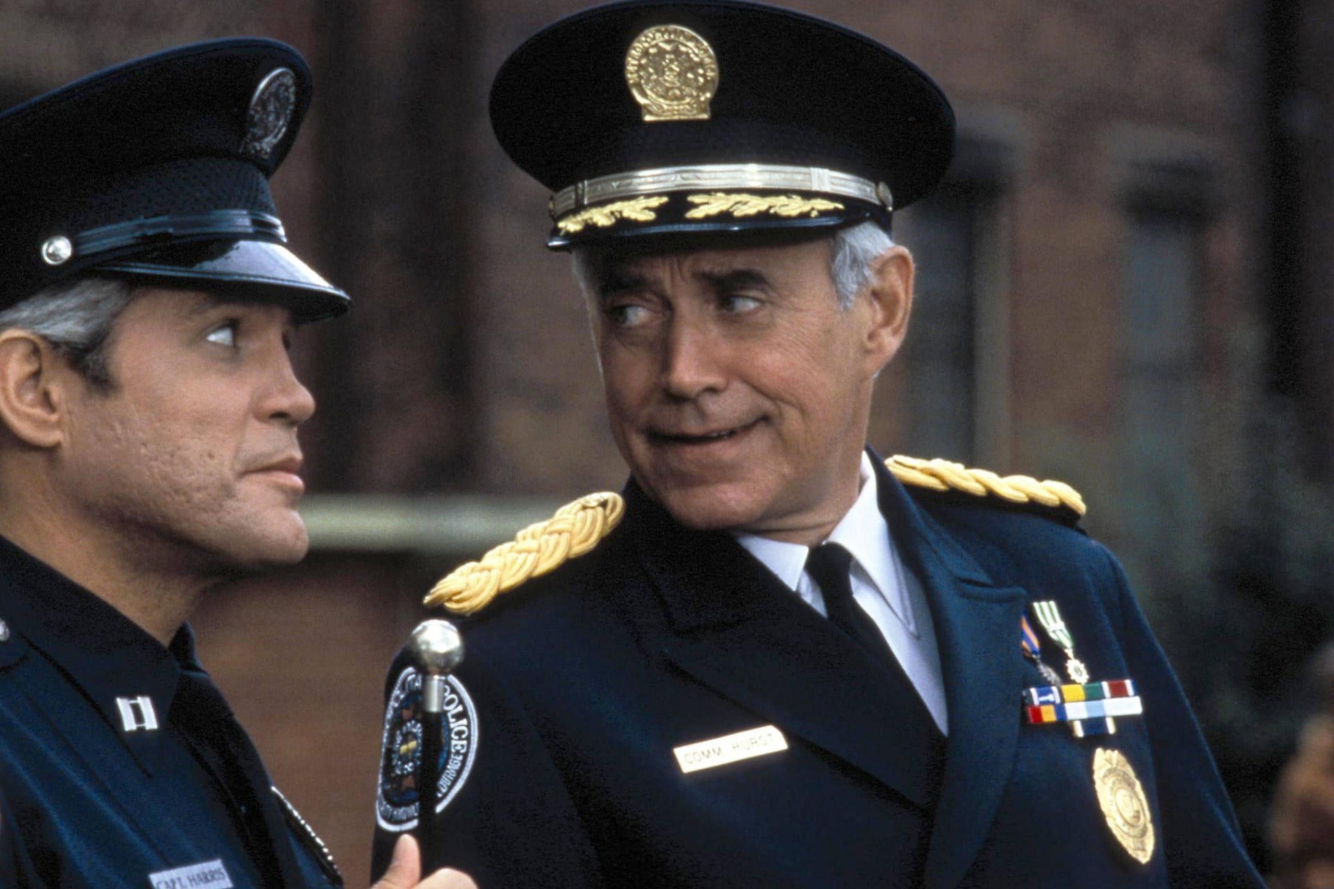 George R. Robertson: Er spielte in den ersten sechs "Police Academy"-Filmen Commissioner Henry Hurst.