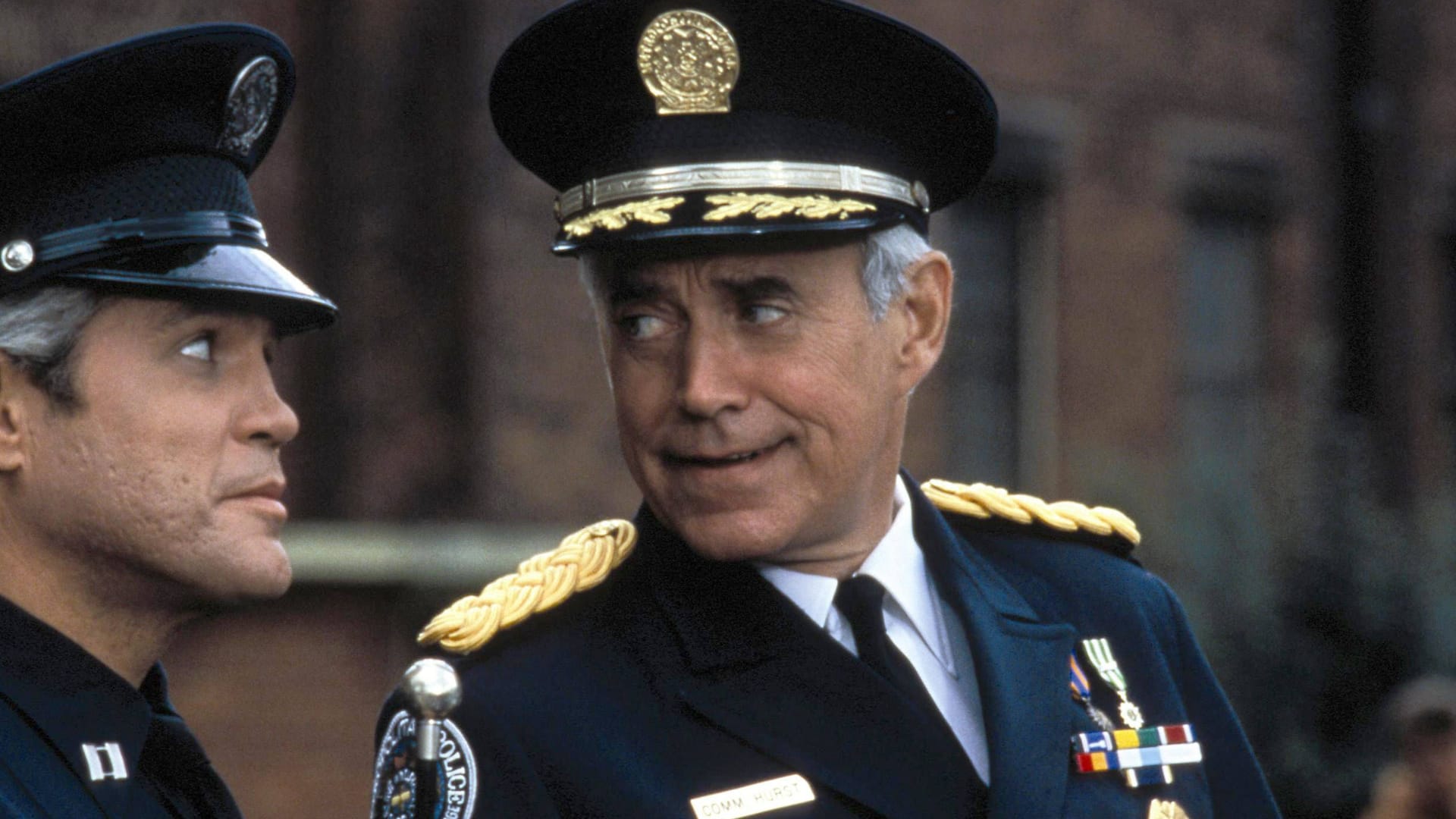 George R. Robertson: Er spielte in den ersten sechs "Police Academy"-Filmen Commissioner Henry Hurst.