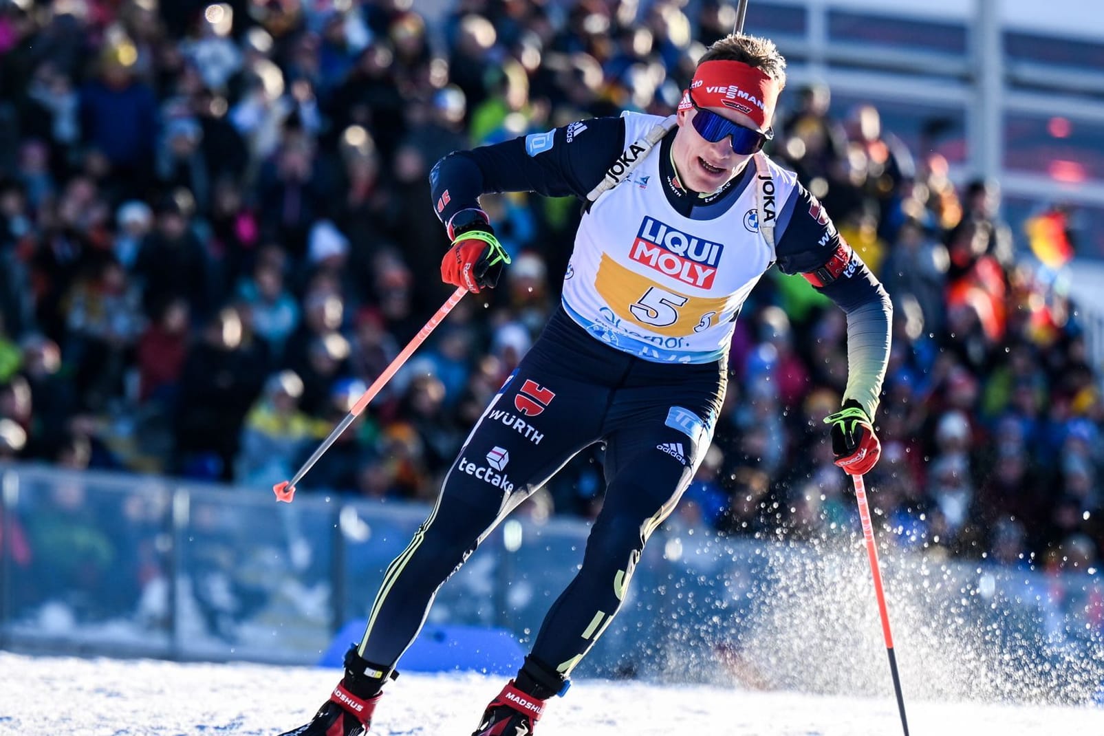 Benedikt Doll: Der beste deutsche Biathlet patzte in der Mixed-Staffel.