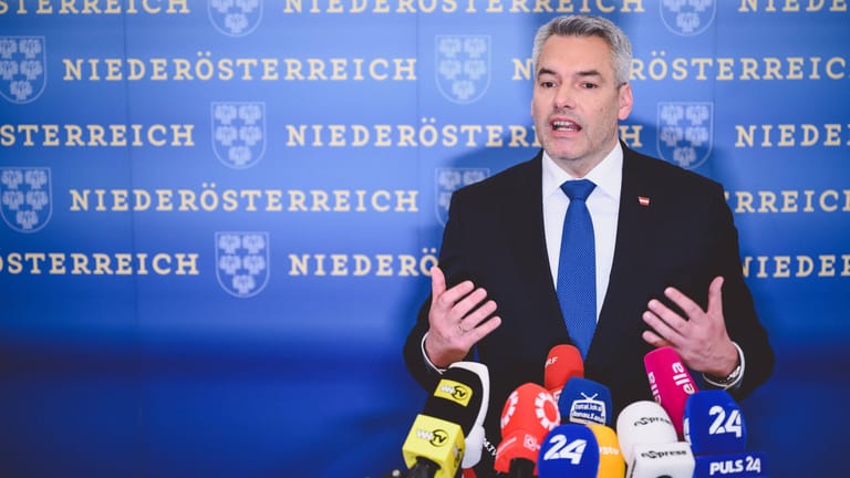 Österreichs Bundeskanzler Karl Nehammer: Er steht wegen der hohen Asylzahlen in Österreich innenpolitisch unter Druck.