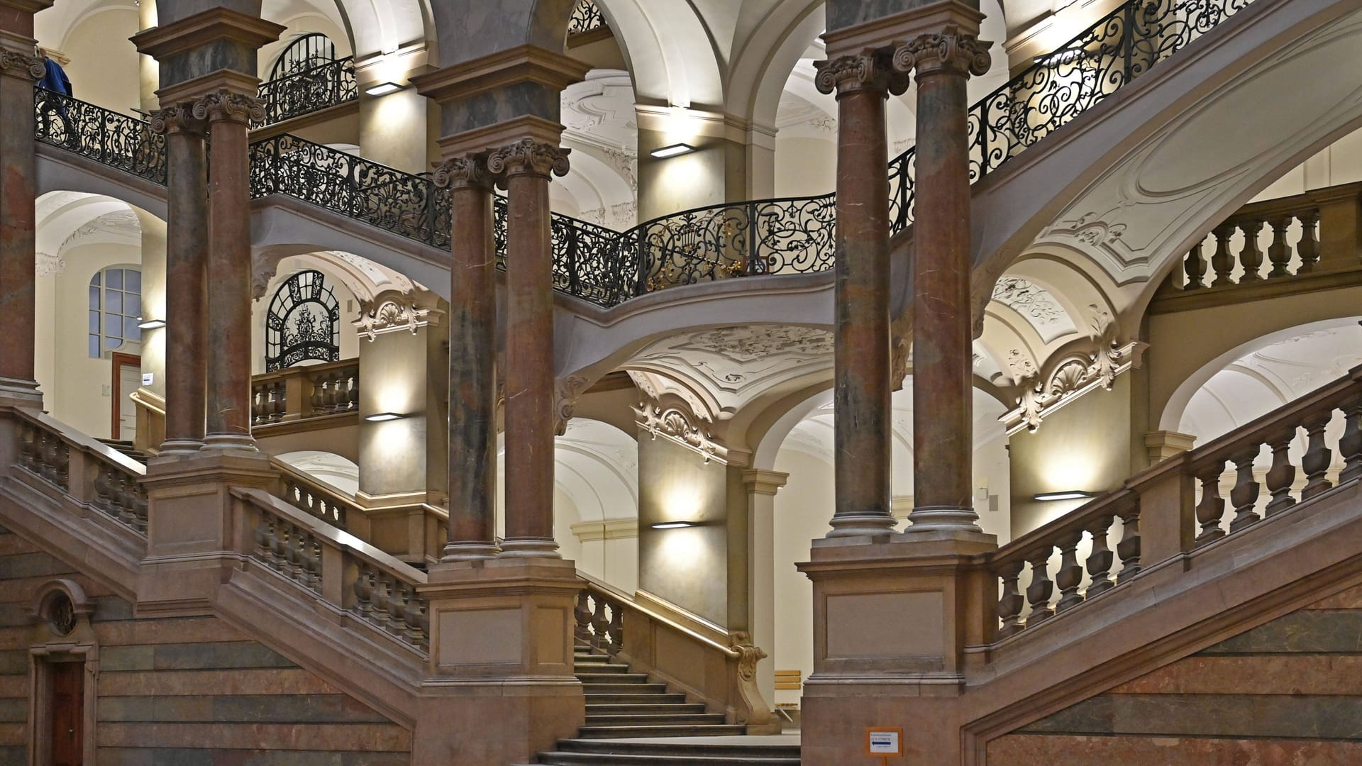 Im Justizpalast an der Prielmayerstrasse startete der Prozess gegen den Münchner Starkoch Alfons Schuhbeck (Archivbild): Doch wie sicher sind Justizgebäude überhaupt? Im Justizpalast an der Prielmayerstrasse startete der Prozess gegen den Münchner Starkoch Alfons Schuhbeck (Archivbild): Doch wie sicher sind Justizgebäude überhaupt?