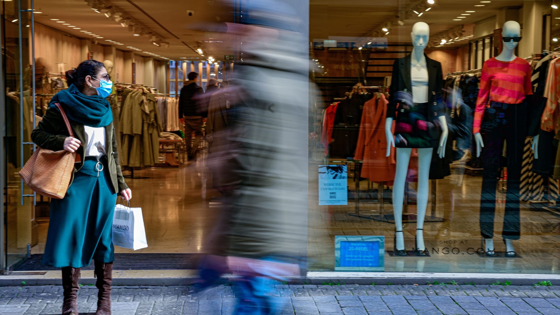 Kunden beim Shopping (Symbolbild): Vieles ist im vergangenen Jahr teurer geworden.