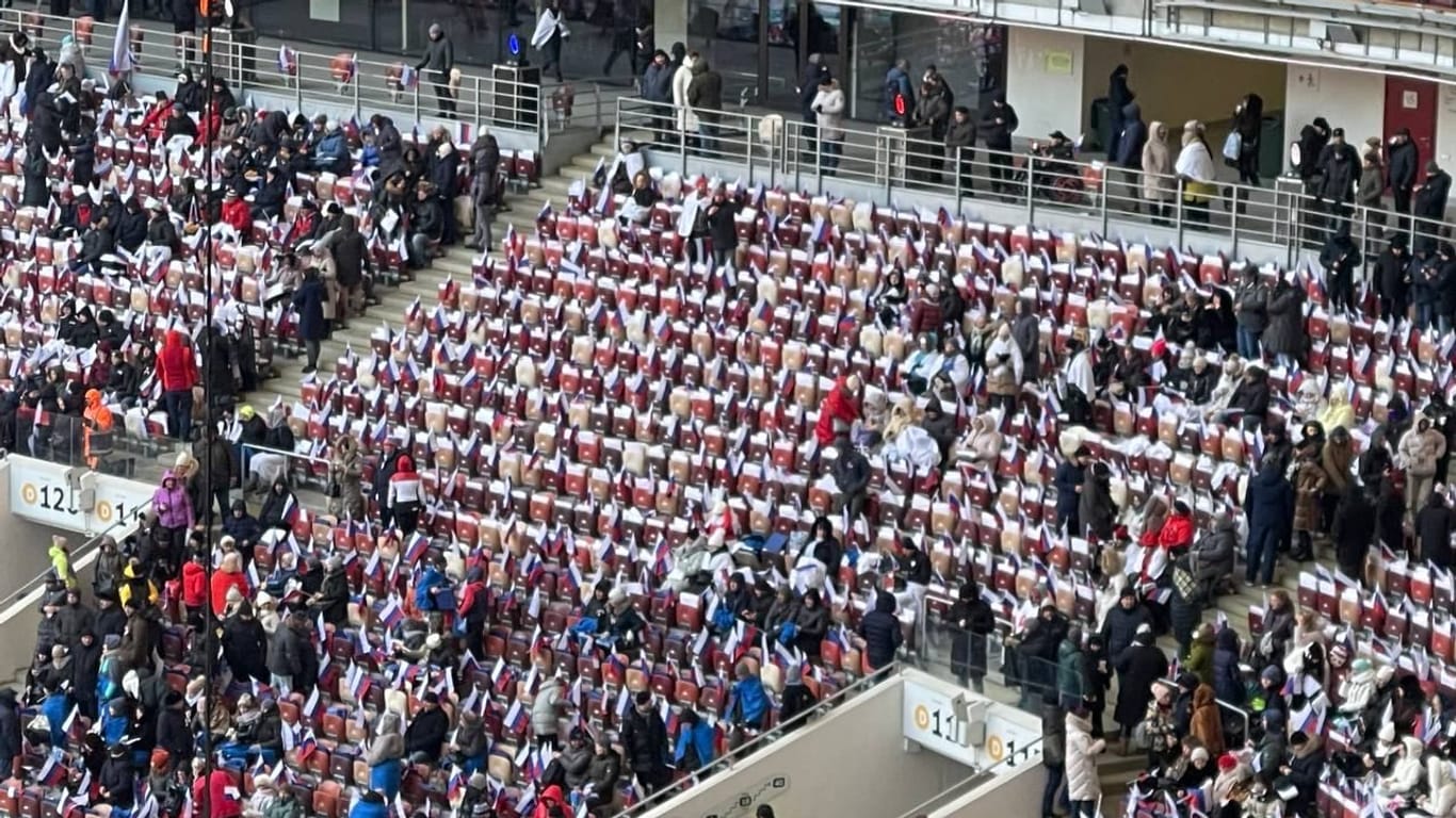 Dieses Foto soll leere Ränge im Moskauer Luschniki-Stadion zeigen.
