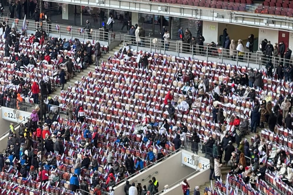 Dieses Foto soll leere Ränge im Moskauer Luschniki-Stadion zeigen.
