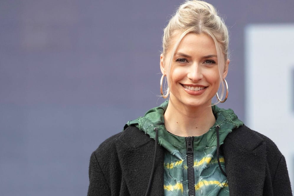 Lena Gercke: Sie überrascht im besonderen Look.