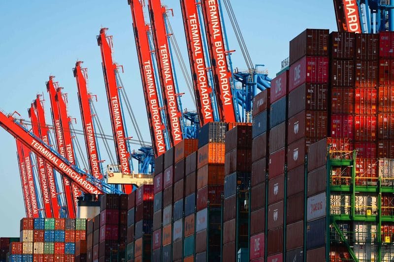 Die deutsche Wirtschaft ist Ende des vergangenen Jahres geschrumpft: Das Bruttoinlandsprodukt (BIP) sank im vierten Quartal um 0,4 Prozent. Die deutsche Wirtschaft ist Ende des vergangenen Jahres geschrumpft: Das Bruttoinlandsprodukt (BIP) sank im vierten Quartal um 0,4 Prozent.