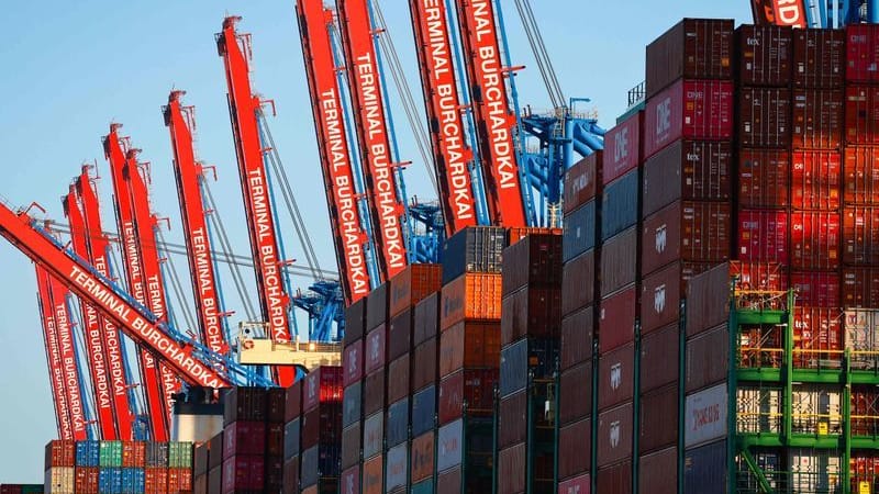 Die deutsche Wirtschaft ist Ende des vergangenen Jahres geschrumpft: Das Bruttoinlandsprodukt (BIP) sank im vierten Quartal um 0,4 Prozent. Die deutsche Wirtschaft ist Ende des vergangenen Jahres geschrumpft: Das Bruttoinlandsprodukt (BIP) sank im vierten Quartal um 0,4 Prozent.