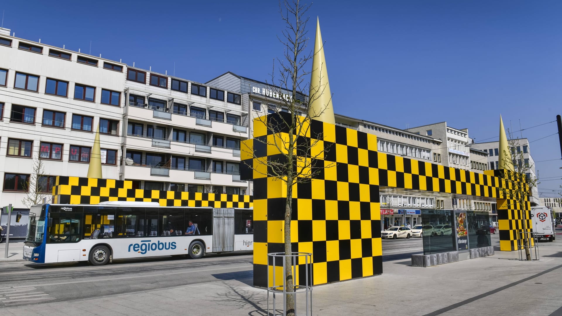 Ein Regiobus in Hannovers City (Archivbild): Am Freitag kommt es am ganzen Tag zu erheblichen Einschränkungen. Ein Regiobus in Hannovers City (Archivbild): Am Freitag kommt es am ganzen Tag zu erheblichen Einschränkungen.