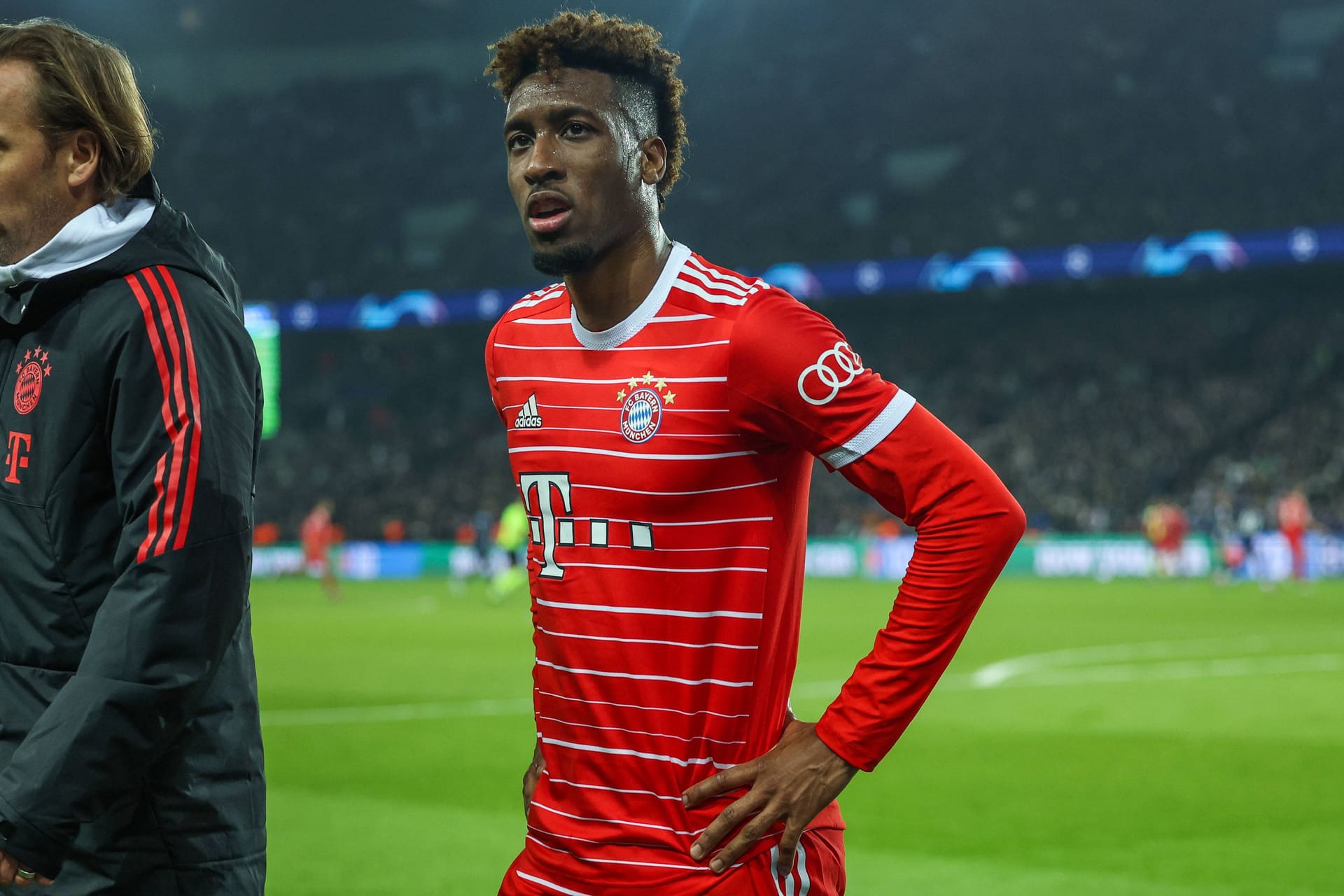 Abgang: Kingsley Coman nach seiner Auswechslung in Paris.