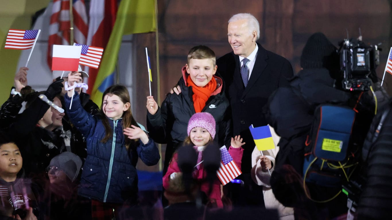 "Es geht um die Zukunft unser aller Kinder": Joe Bidens Botschaft in Warschau.