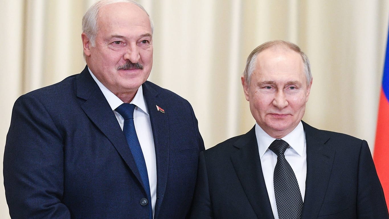 Der belarussische Machthaber Lukaschenko mit Kremlchef Putin: Ein nun bekannt gewordenes Strategiepapier entwirft ein Szenario, wie Russland sich das Nachbarland einverleiben könnte.