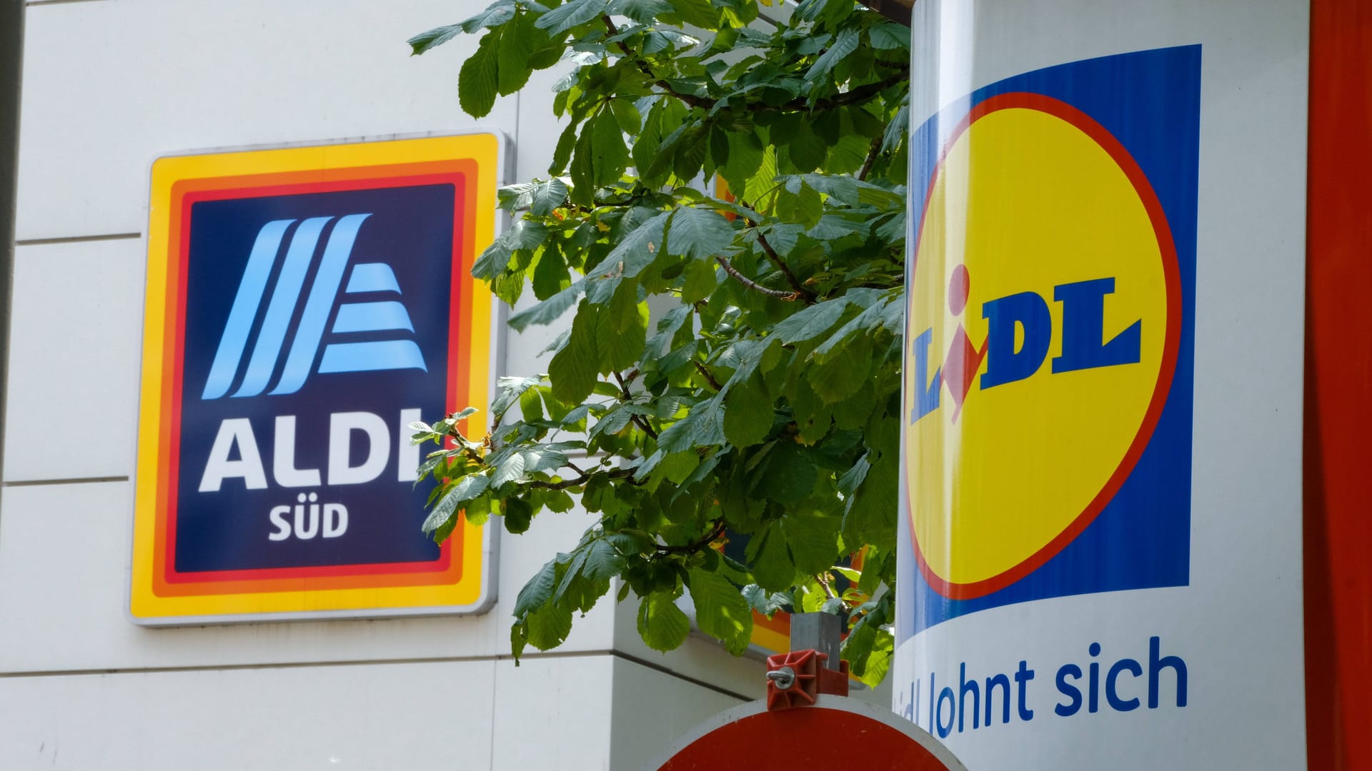 In der Hand von Milliardären: Discounter Aldi und Lidl.