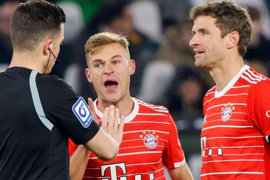 Joshua Kimmich (m.) neben Thomas Müller: Dem Mittelfeldmann wird ein gutes Verhältnis zu Trainer Nagelsmann nachgesagt.