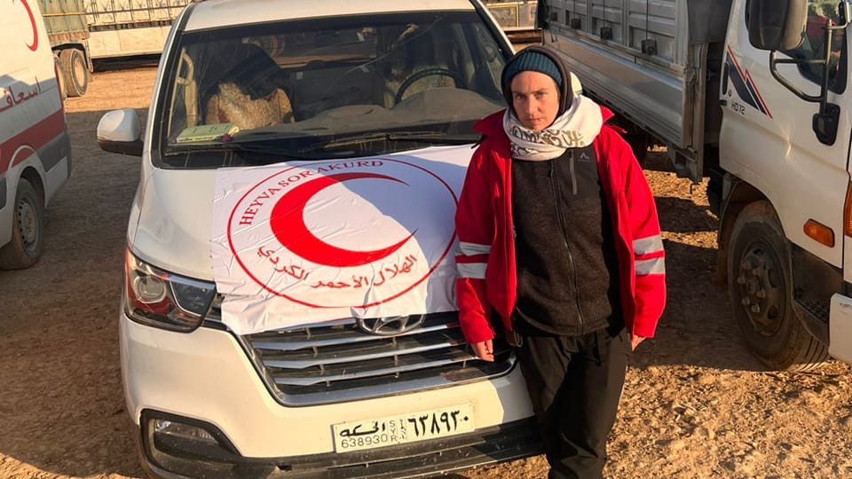 Fee Baumann am Checkpoint nordöstlich von Aleppo, Syrien.