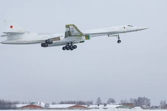 Das Foto soll die neue Version des russischen TU-160M-Kampfbombers zeigen.