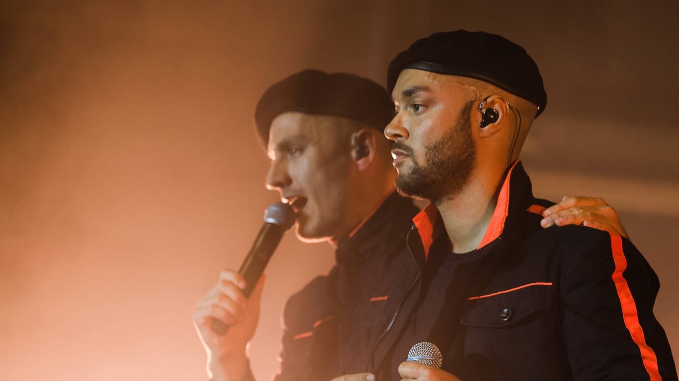 Die Rapper Maxim (links) und Tarek bei einem Konzert: Am Mittwoch füllen sie die Halle der Mercedes-Benz Arena.