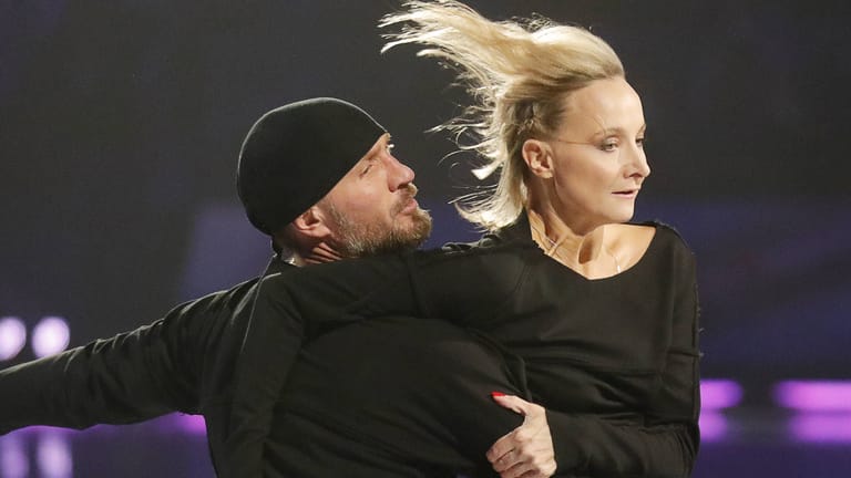 Oksana Domnina neben Ehemann Roman Kostomarow: Das Paar trat zuletzt gemeinsam bei Shows auf dem Eis auf.