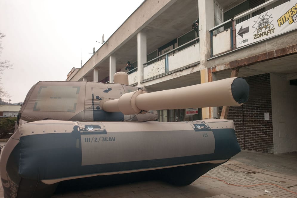 Aufblasbare Panzer aus Tschechien