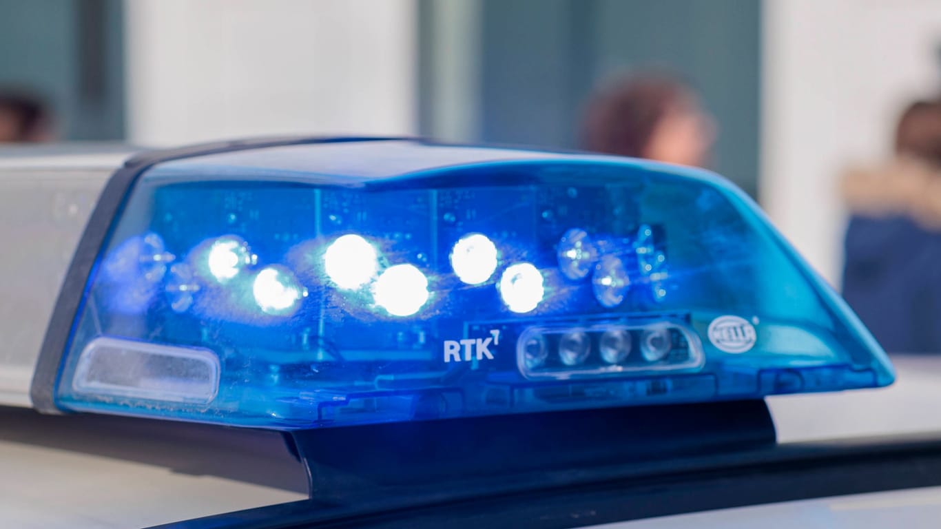 Blaulicht (Symbolbild): In Serbien hat die Polizei einen radioaktiven Gegenstand bei drei kroatischen Reisenden gefunden.