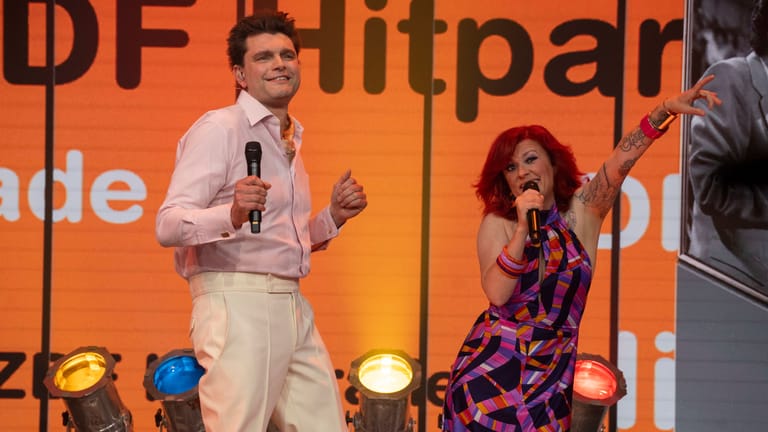 "Die Show der Shows" mit Lutz van der Horst und Lucy Diakovska auf der Bühne."Die Show der Shows" mit Lutz van der Horst und Lucy Diakovska auf der Bühne.