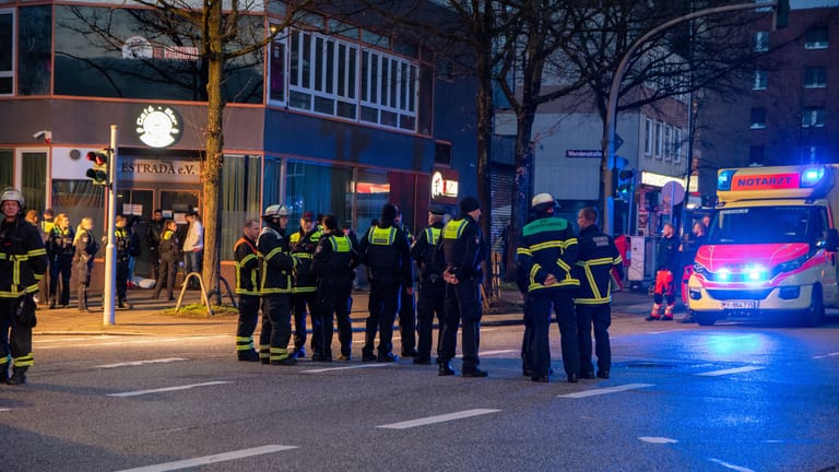 In einer Bar im Grevenweg in Hamburg ist am Wochenende ein Mann getötet worden.