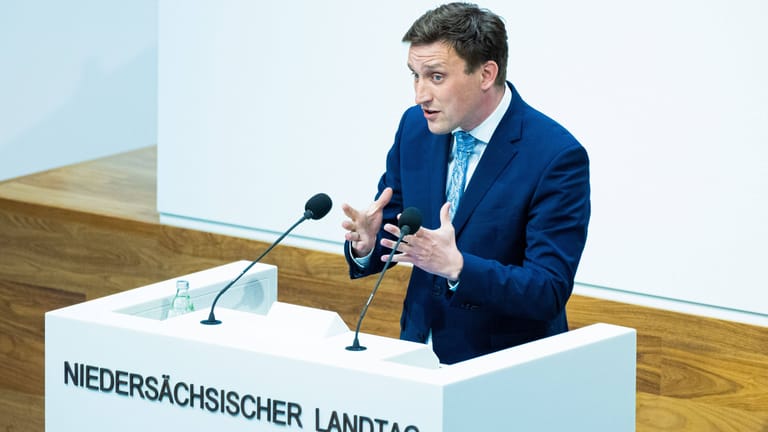 Sebastian Lechner (CDU) während einer Rede im niedersächsischen Landtag (Archivbild): Die Partei will soziale Isolation stärker bekämpfen.